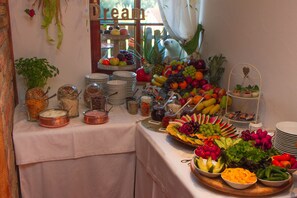 Daily buffet breakfast (EUR 8 per person) - Hotel Alpenblick (Riedering)