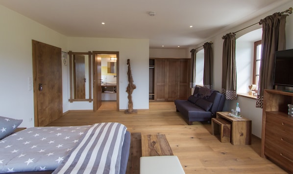 Soundproofing, cribs/infant beds, rollaway beds, free WiFi - Hotel Alpenblick (Riedering)