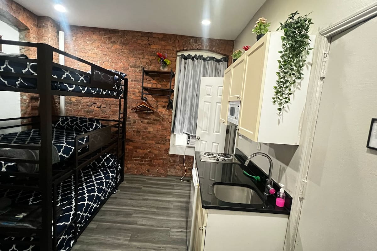 1 bedroom, premium bedding, WiFi