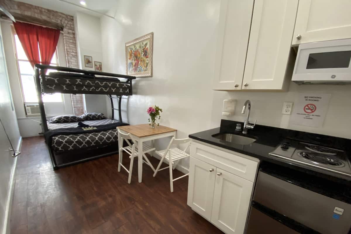 413 Private Room with Shared Bathroom | 1 bedroom, premium bedding, WiFi