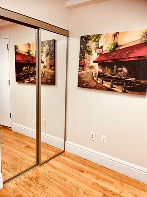 826 Private Room with Shared Bathroom | Premium bedding, WiFi