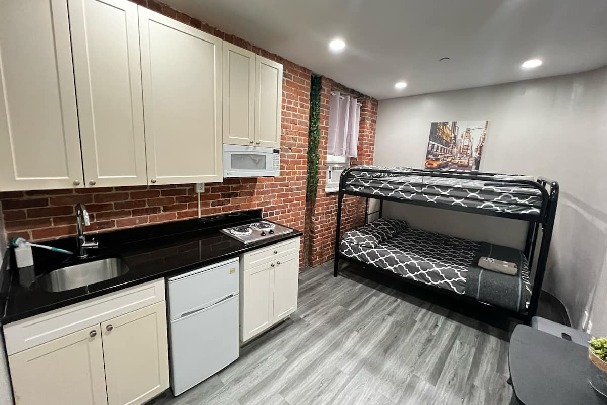 1 bedroom, premium bedding, WiFi