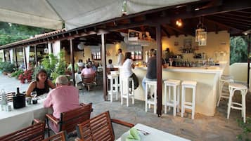 Poolside bar