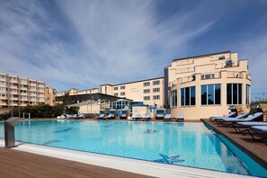 Indoor pool, 2 outdoor pools, pool umbrellas, pool loungers