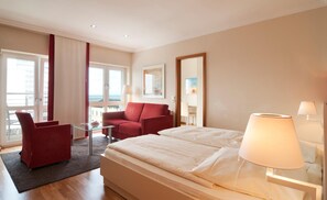 Hypo-allergenic bedding, in-room safe, desk, laptop workspace