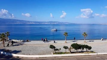 Una spiaggia nelle vicinanze