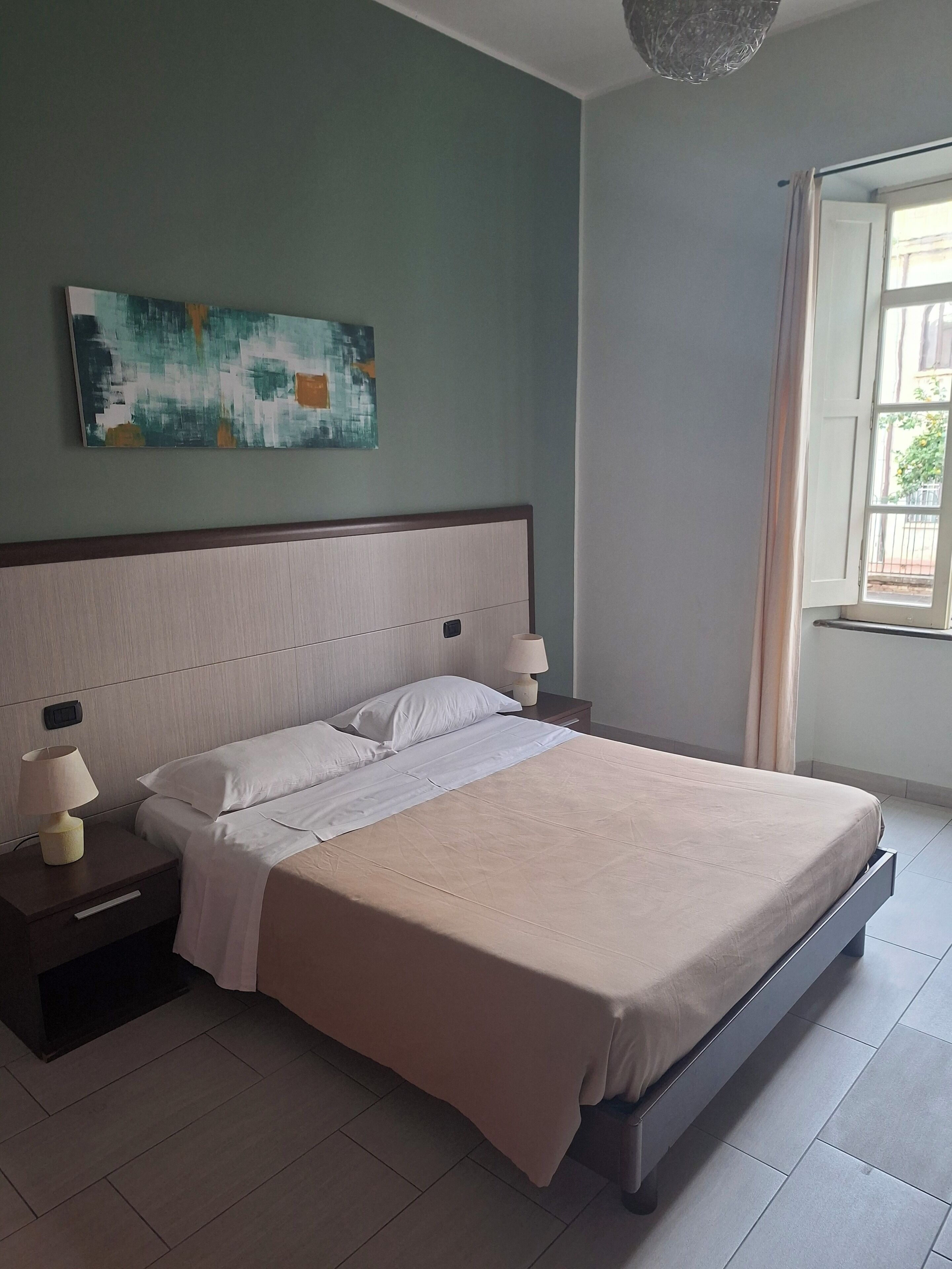 Camera tripla | Minibar, una cassaforte in camera, una scrivania, ferro/asse da stiro