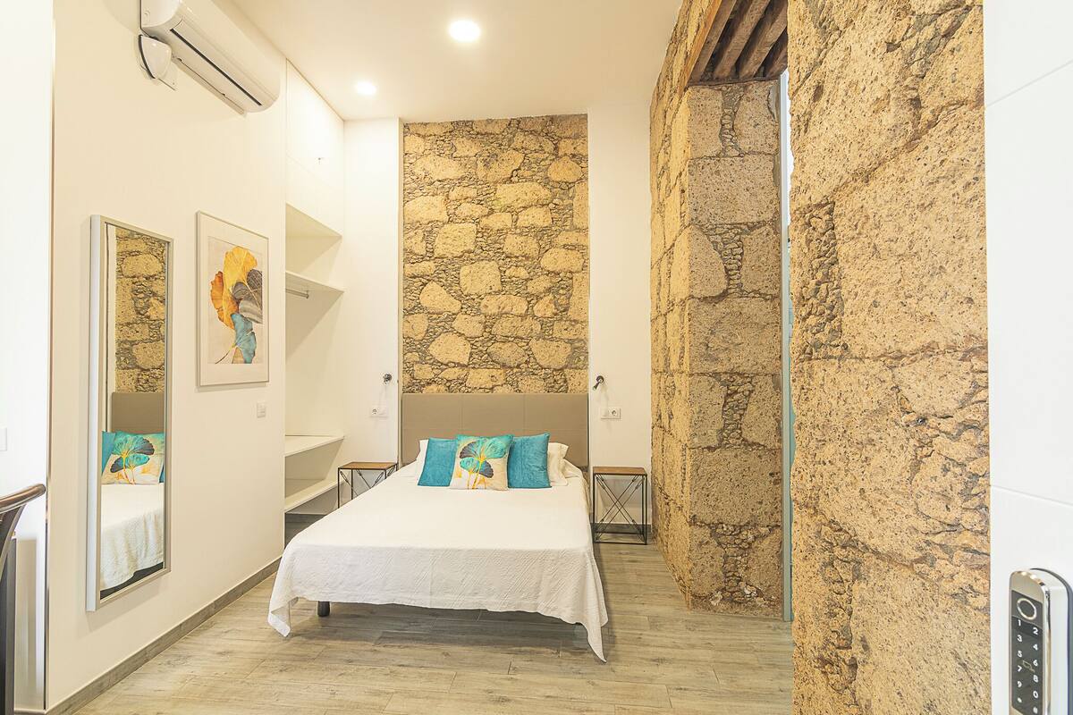 Tempur-Pedic beds, desk, laptop workspace, soundproofing