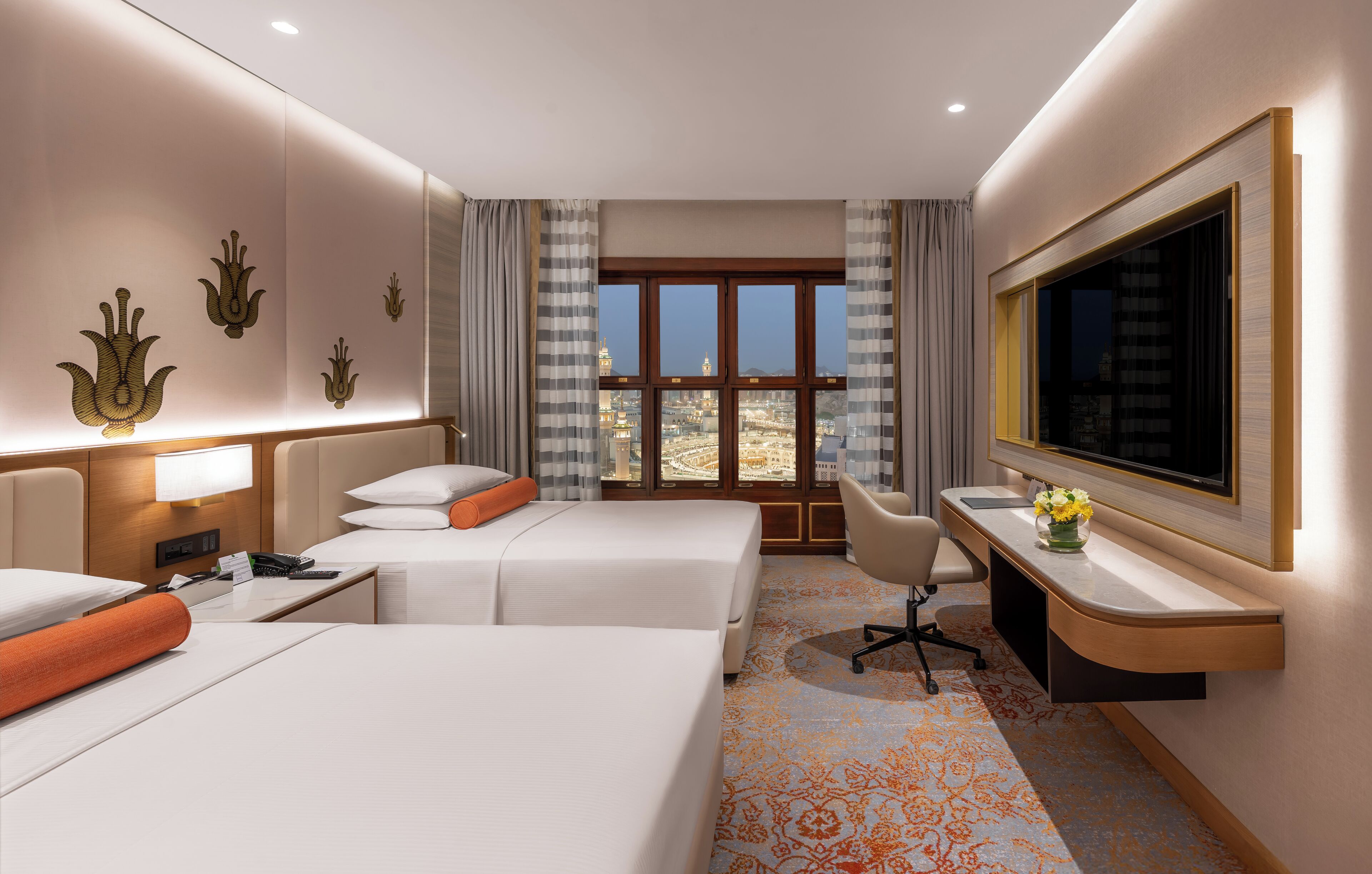 Premium Twin Partial Kaaba View-VIP Lounge Access | Sengetøy av topp kvalitet, minibar, safe på rommet og skrivebord