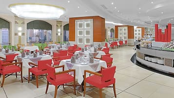 Desayuno buffet (SAR 350 por persona)