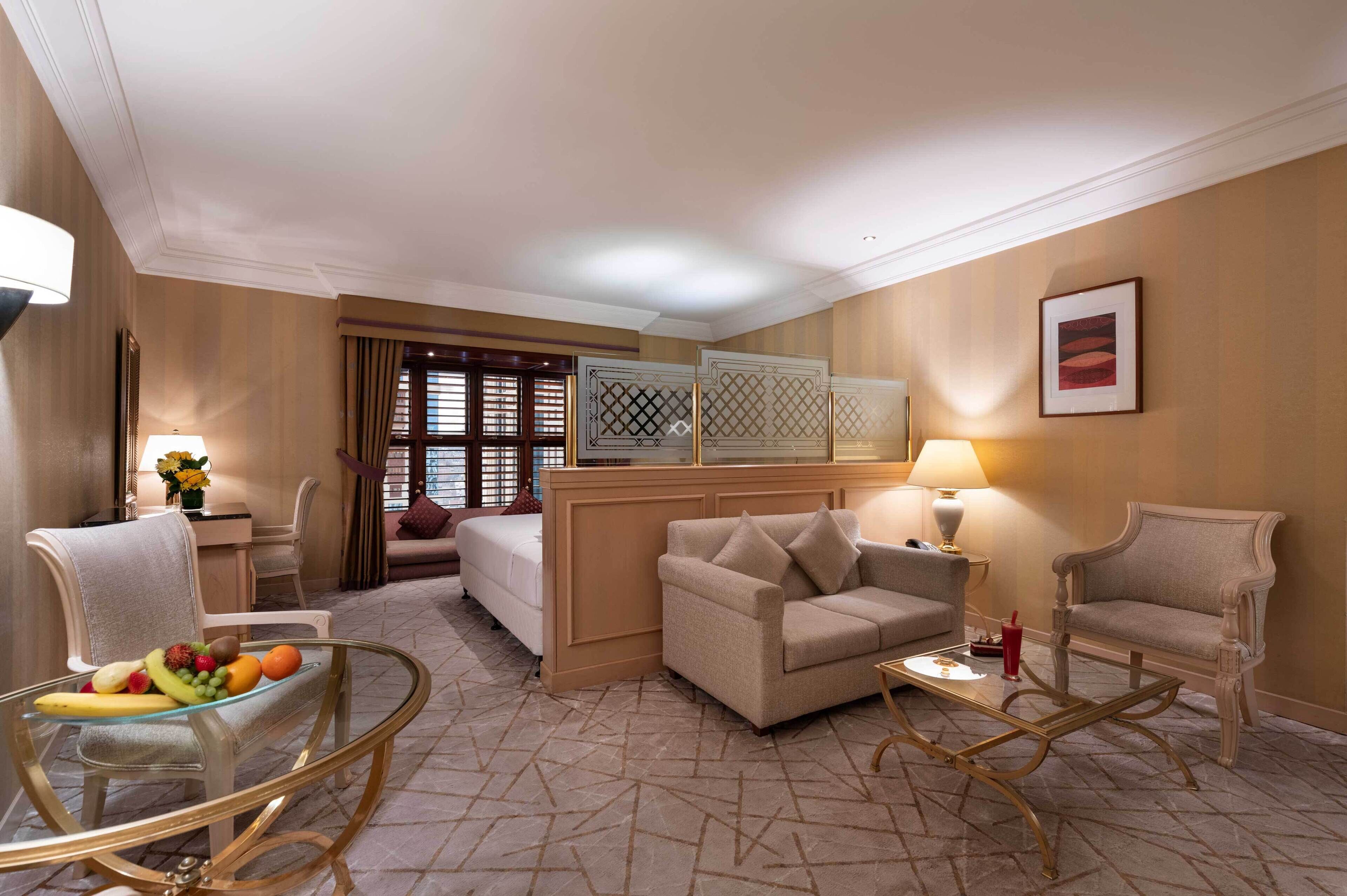 studio suite with two single beds | 1 bedroom, premium bedding, minibar, in-room safe