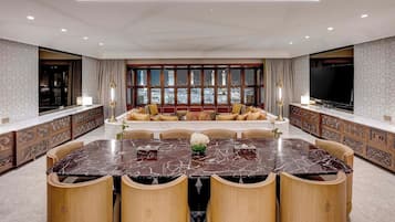 Luxury Suite Partial Kaaba View with Living Room\-VIP Lounge Access | Vardagsrum | 37-tums LCD-tv med satellitkanaler och tv