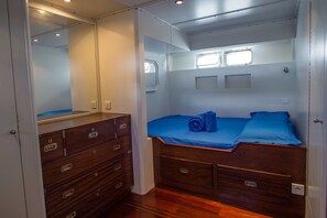 Hus - flera sängar - havsutsikt (Cruise Boat) | Skrivbord och gratis wi-fi
