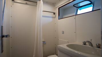 House, Multiple Beds, Ocean View (Cruise Boat) | Bathroom | Shower