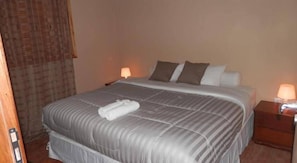 Ferros/tábuas de passar roupa, Wi-Fi de cortesia, roupa de cama