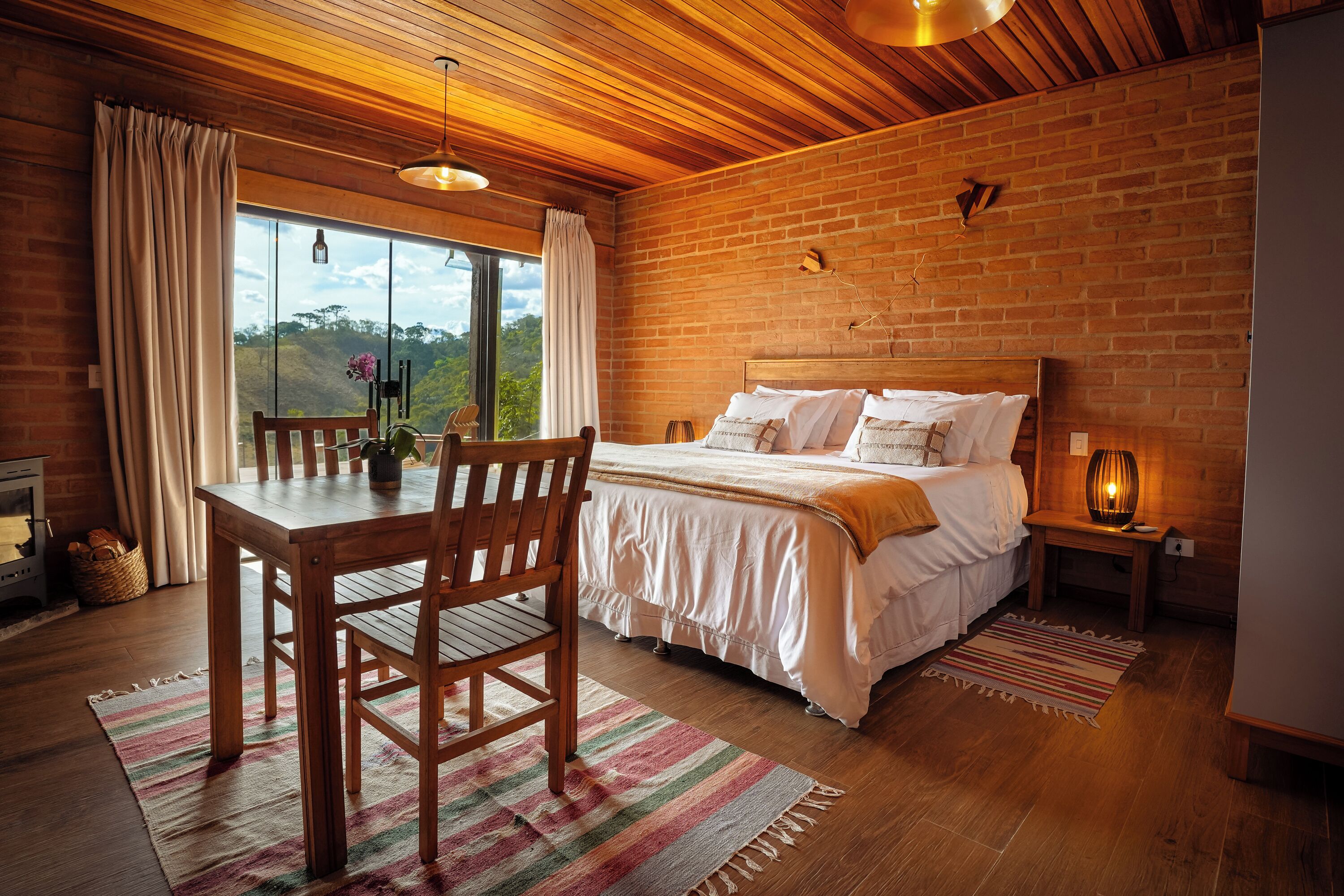 Exclusive Chalet, Hot Tub | Minibar, desk, free WiFi, bed sheets