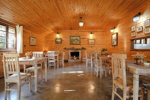 Café da manhã com buffet grátis todos os dias
