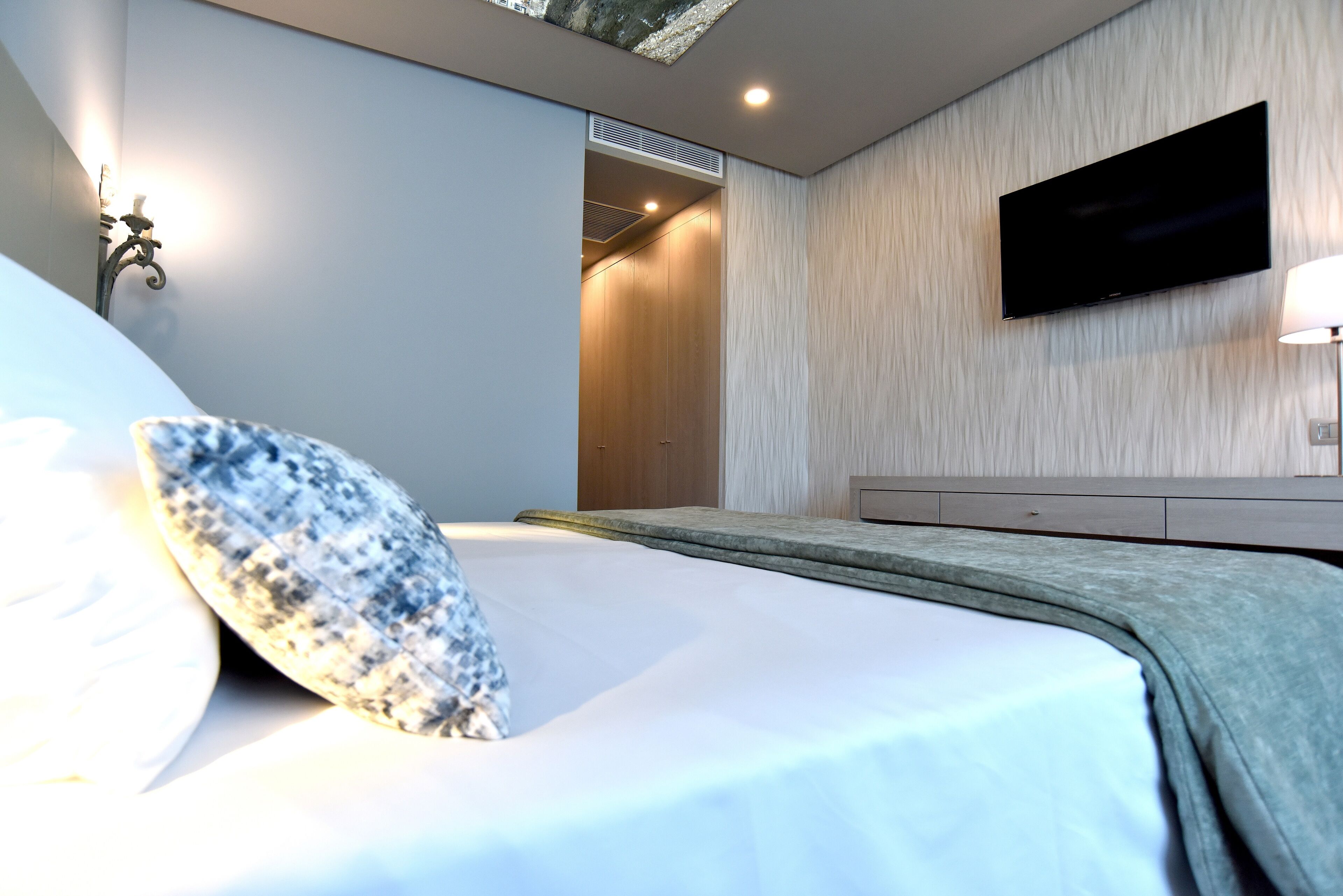 1 bedroom, in-room safe, desk, laptop workspace