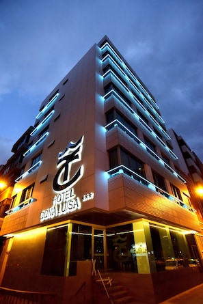 住宿正面 (夜晚)