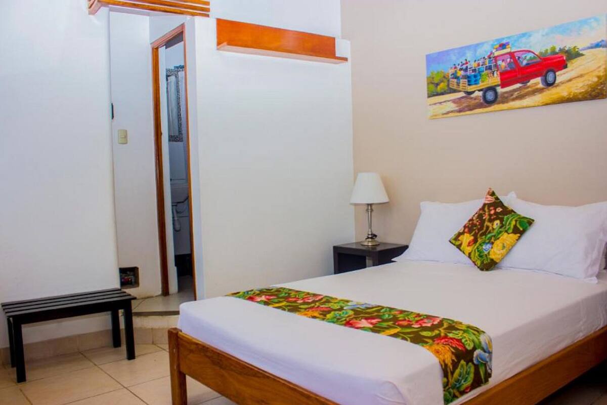 Escrivaninha, Wi-Fi de cortesia, roupa de cama