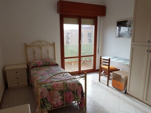 Desk, free WiFi - Deltamartini (Trapani)
