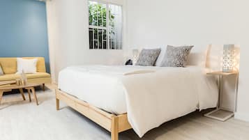 标准双人房, 1 张大床 | 1 多间卧室、高档床上用品、客房内保险箱、办公桌