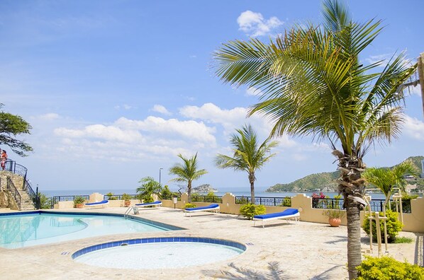 2 outdoor pools