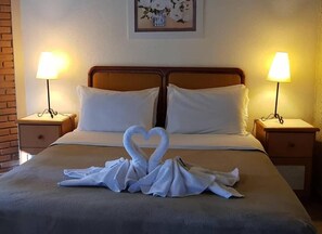 1 camera, minibar, una scrivania, ferro/asse da stiro