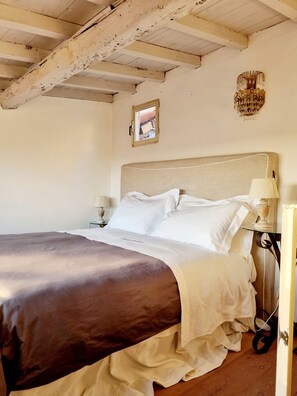 Panoramic Double Room, City View (Quarto PIano - Forth Floor) | Premium bedding, minibar, desk, soundproofing - Le Stanze del Cardinale (Pavia)