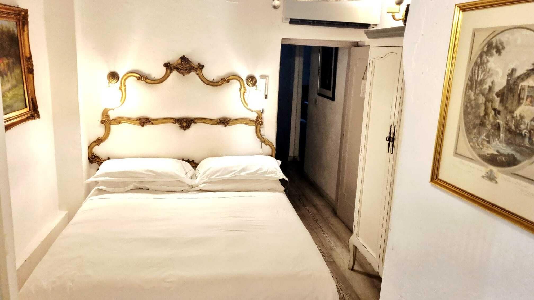 Junior-Suite, 2 Schlafzimmer, Stadtblick | Hochwertige Bettwaren, Minibar, Schreibtisch, schallisolierte Zimmer