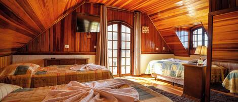 Grand Room, Balcony | Television