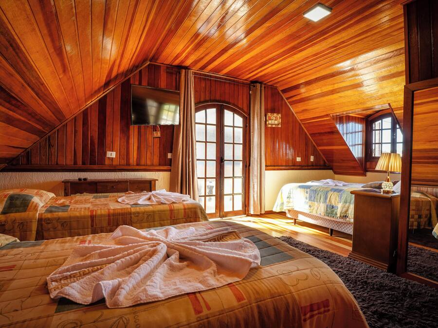 Chambre Majestueuse, balcon | Télévision