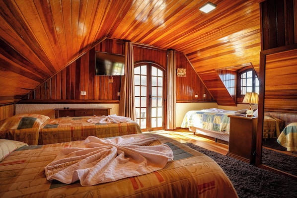 Grand Room, Balcony | Television