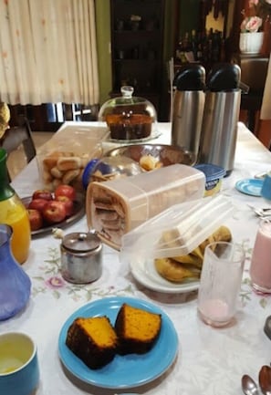 Café da manhã continental grátis todos os dias