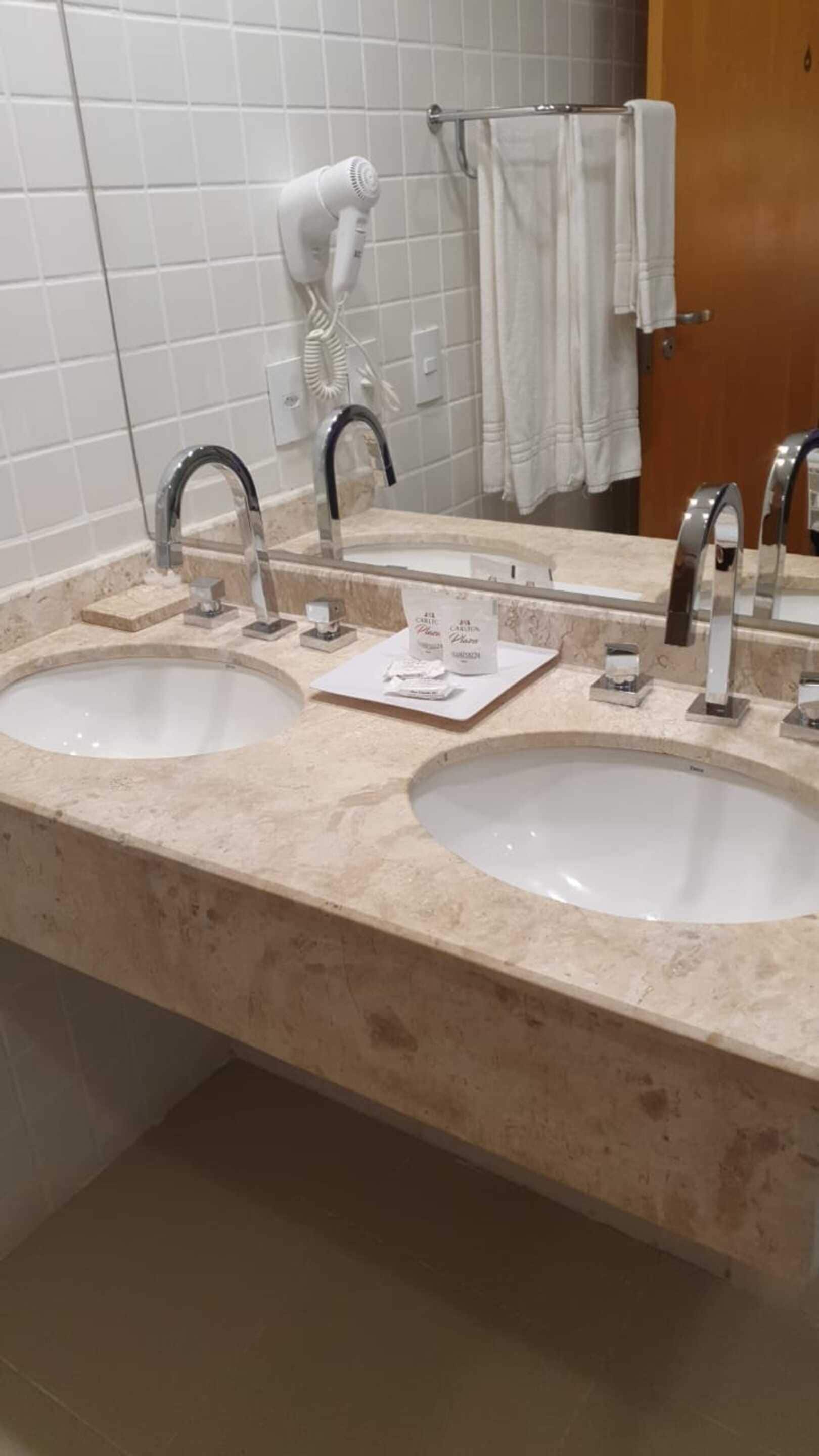 superior suite | bathroom | towels, soap, shampoo, toilet paper