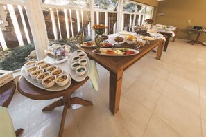 Tägliches inbegriffenes Frühstücksbuffet
