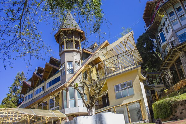 Mặt tiền nơi lưu trú