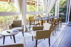 Bao gồm bữa sáng buffet hàng ngày 