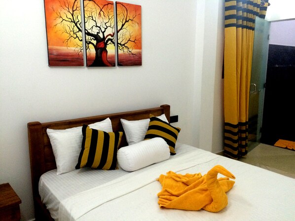 Ropa de cama de alta calidad, escritorio, camas extra y wifi gratis