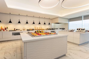 Tägliches Frühstücksbuffet gegen Gebühr