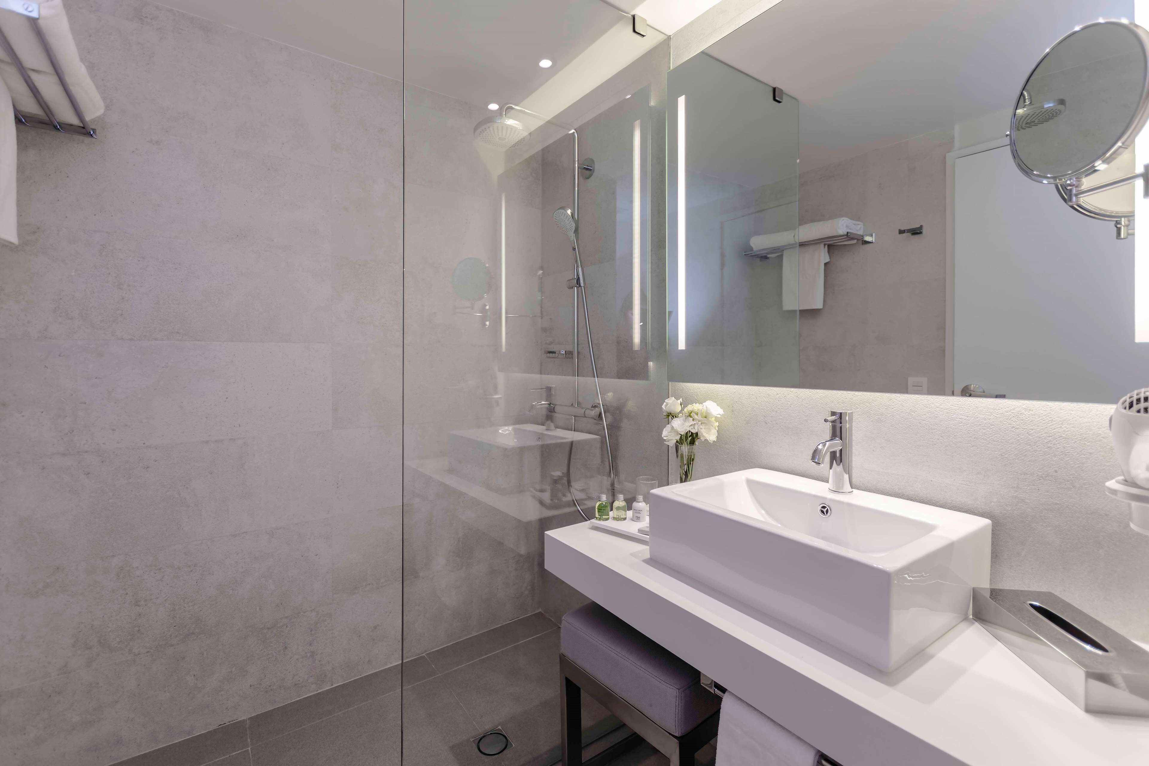 shower, rainfall showerhead, eco-friendly toiletries, hair dryer