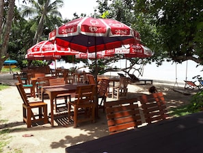 Breakfast, lunch, dinner served; Thai cuisine