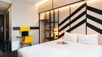 Standardzimmer, 1 Doppelbett | Zimmersafe, Schreibtisch, schallisolierte Zimmer, kostenlose Babybetten