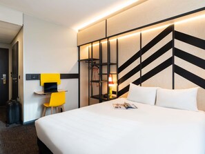 Standard Room, 1 Double Bed | In-room safe, desk, soundproofing, free cots/infant beds