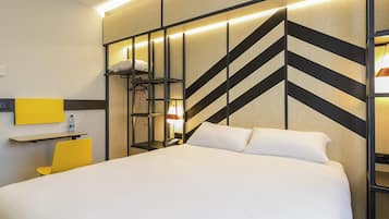 Standardzimmer, 1 Doppelbett | Zimmersafe, Schreibtisch, schallisolierte Zimmer, kostenlose Babybetten