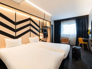 Standard-huone, 2 yhden hengen sänkyä | Tallelokero huoneessa, työpöytä, äänieristys, ilmaiset vauvansängyt