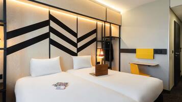 Standard Room, 2 Twin Beds | In-room safe, desk, soundproofing, free cribs/infant beds