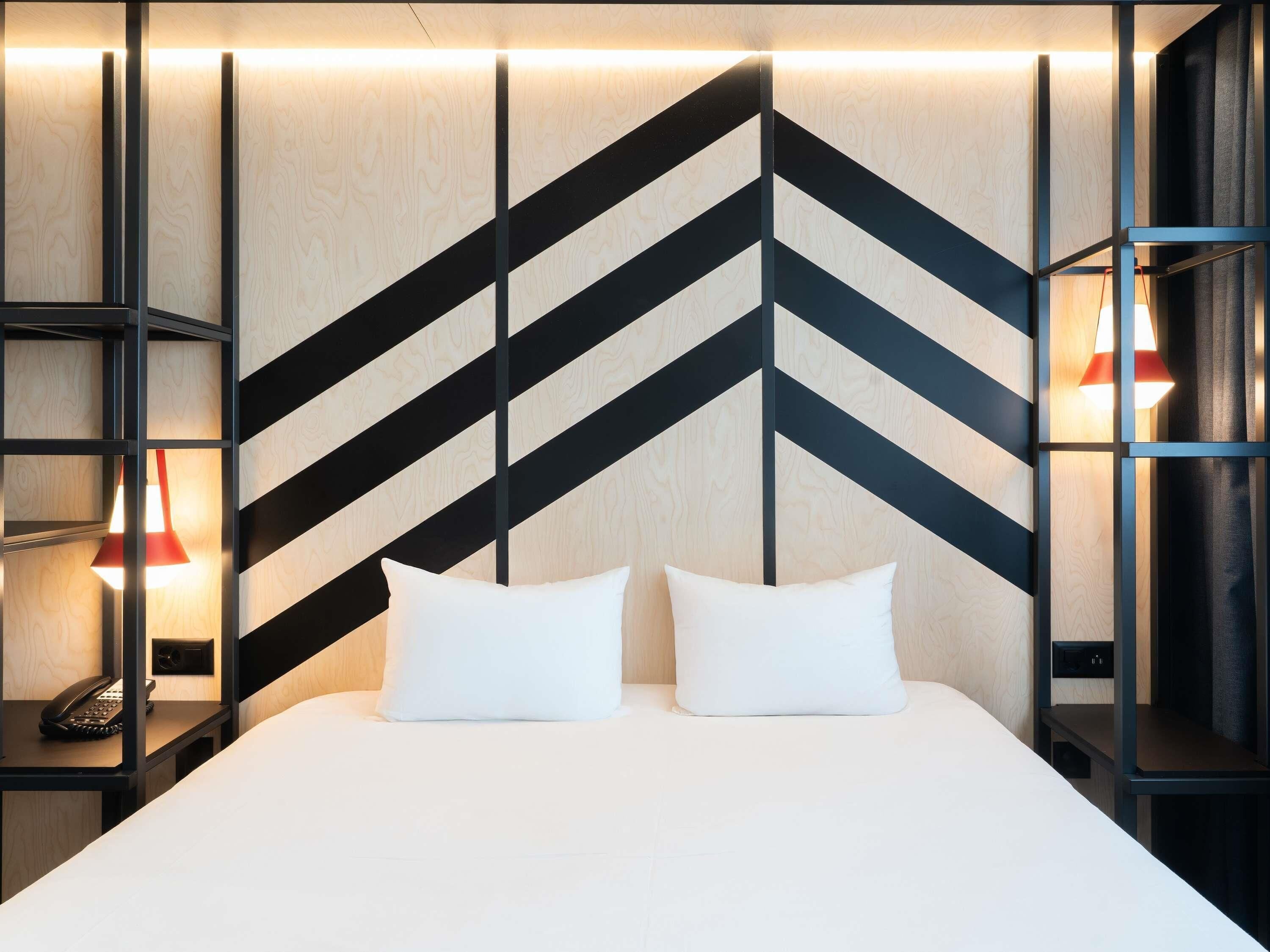 Rom – standard, 1 dobbeltseng | Safe på rommet, skrivebord, lydisolert og barnesenger (inkludert)