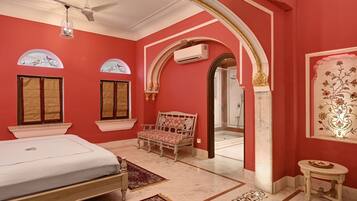 Luxury Room, 1 Double Bed | Premium bedding, minibar, in-room safe, desk