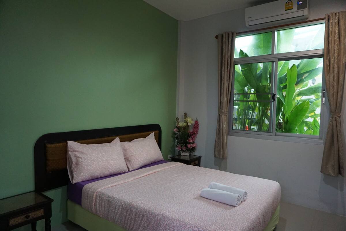 Rollaway beds, free WiFi